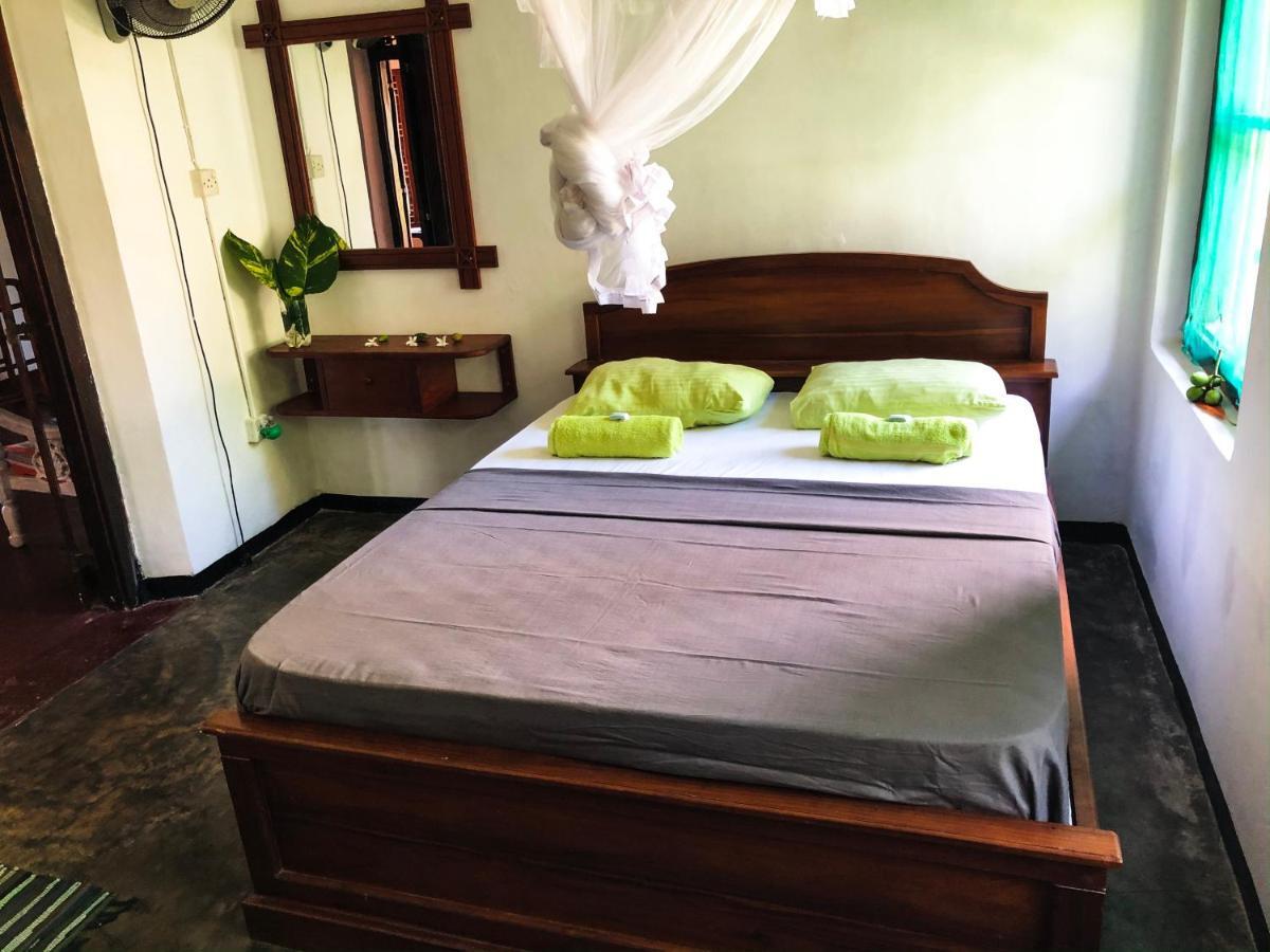 Circus Lagoon Hideaway Bed & Breakfast Dodanduwa Dış mekan fotoğraf