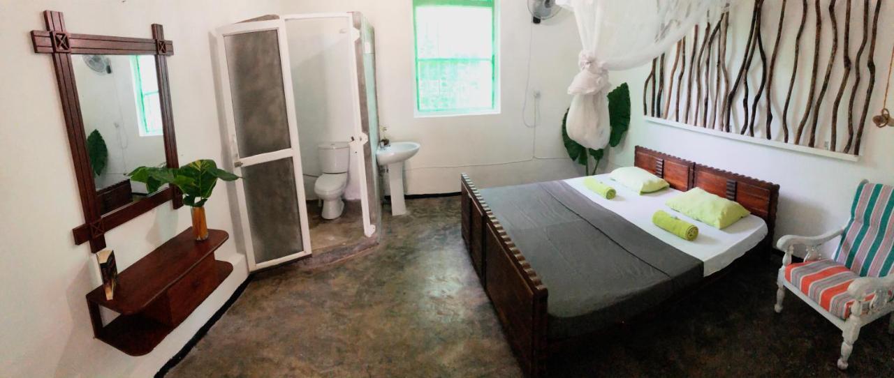 Circus Lagoon Hideaway Bed & Breakfast Dodanduwa Dış mekan fotoğraf